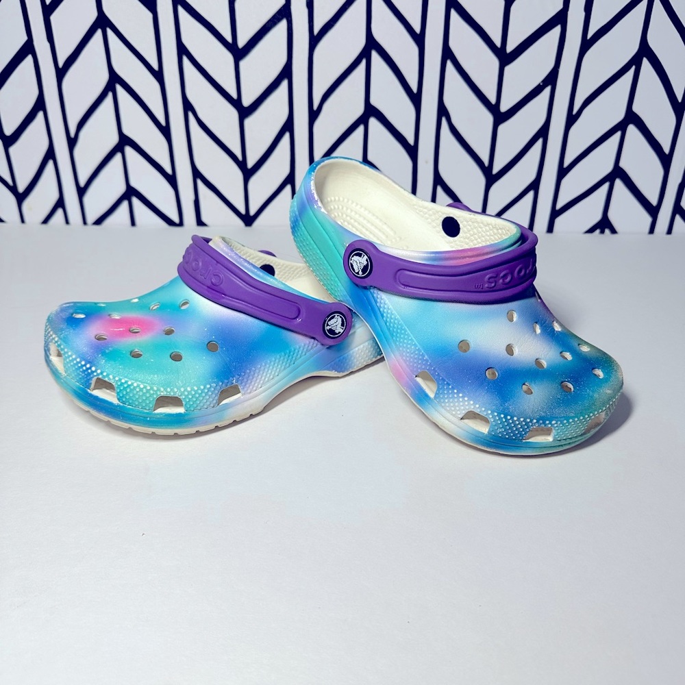 Girls tie dye crocs size J1